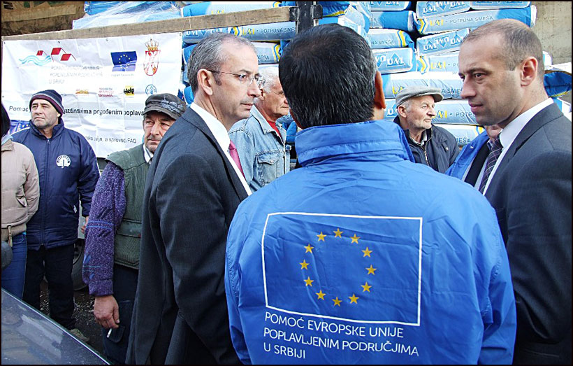 EU-pomoc-za-poplavljene---Ambasador-Devenport-Smederevska-Palanka-10