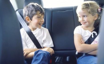 Deca u automobilu