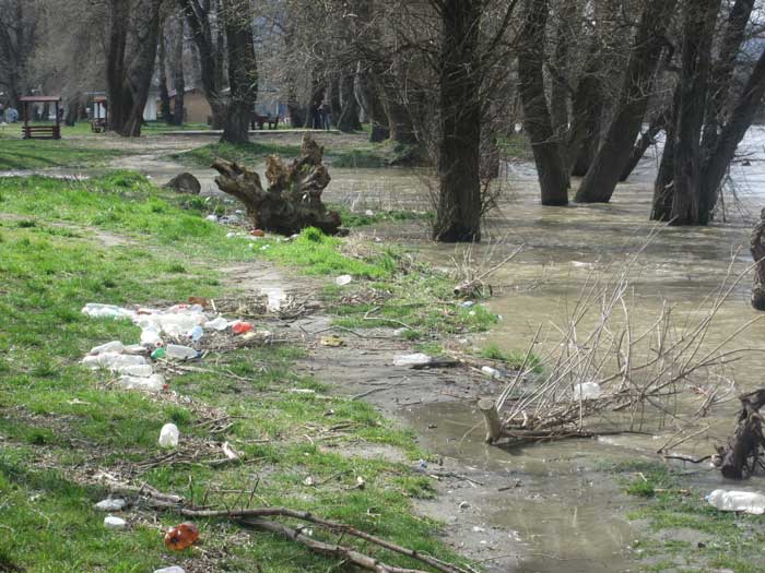 Smeće na obalama Morave 2 morava