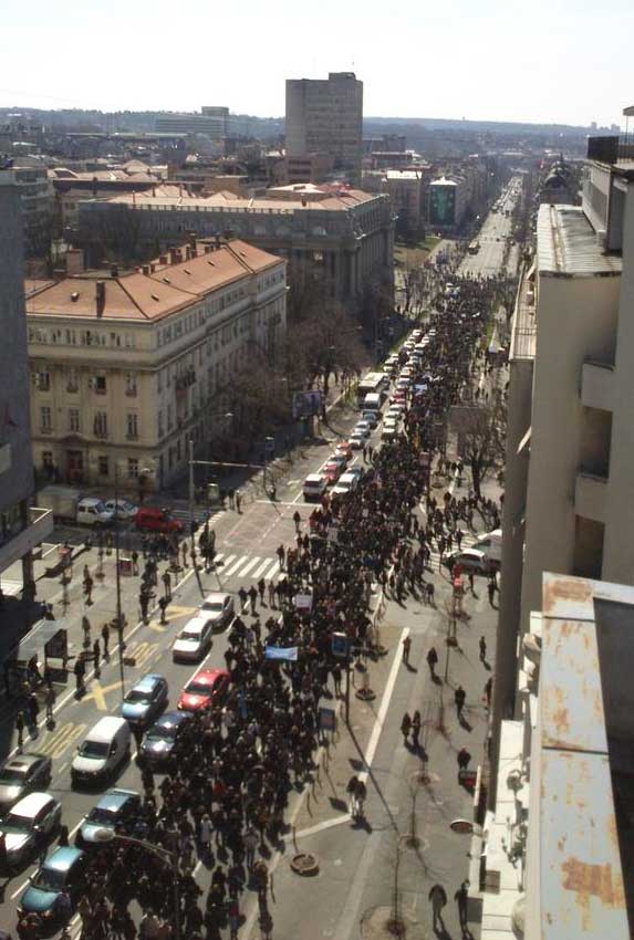 Hiljade prosvetnih radnika na protestnoj šetnji 1 protest