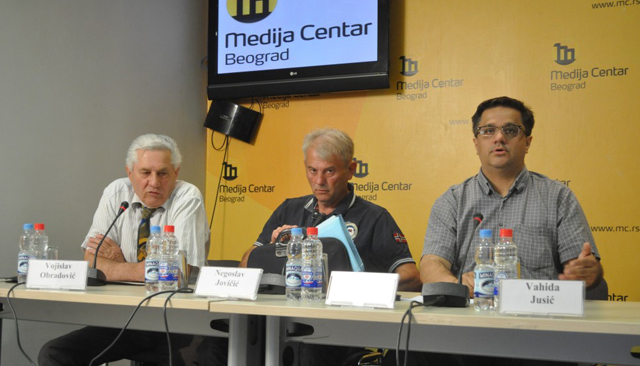 Akcionari traže deonice 1 Radnici-i-akcionari-RK-i-Luka-Beograd-X