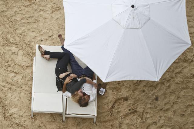 Znaju da uživaju uz reku: Duž Sene nikla urbana plaža 2 sena 1