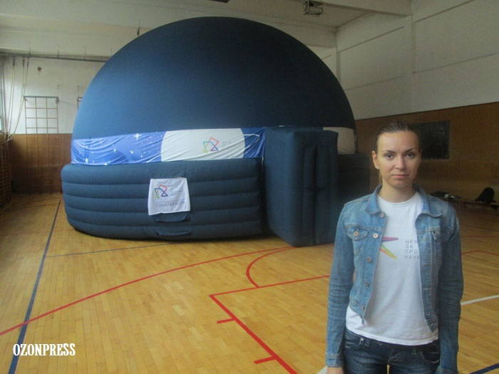Planetarijum u OŠ Vuk Karadžić 1 PLANETARIJUM 2