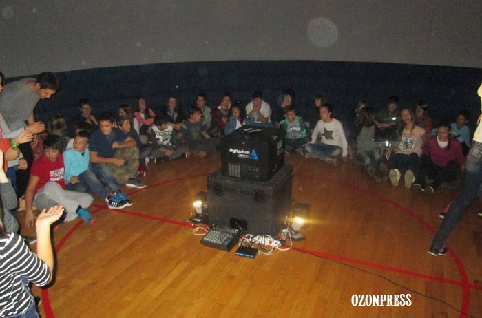 Planetarijum u OŠ Vuk Karadžić 2 PLANETARIJUM 3