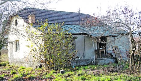Dečak kući došao s licem izrešetanim gelerima 2 napustena-kuca-