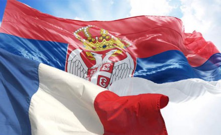 srbija i francuska zastave