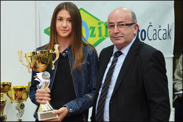 Proglašeni najbolji sportisti u 2015. 2 Natalija Popović i zamenik gradonačelnika Radenko Luković