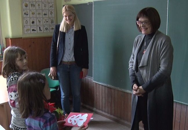 Maja Gojković donirala nameštaj za školu u Trepči 2 maja gojkovic trepca