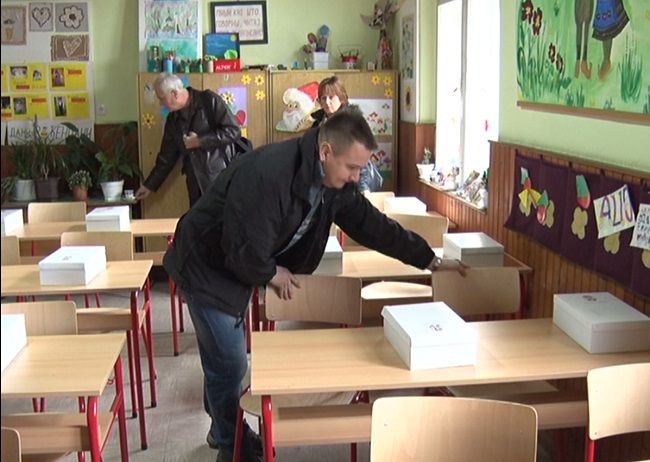Maja Gojković donirala nameštaj za školu u Trepči 1 maja gojkovic trepca