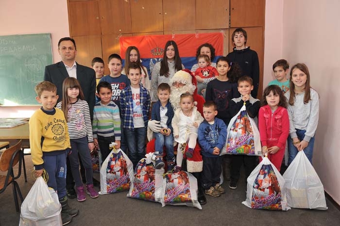 Paketići za decu ratnika 1 paketici