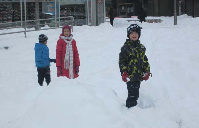 deca, sneg, grudvanje