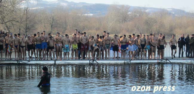 Aleksandar Zečević nosilac Bogojavljenskog krsta (FOTO) 16 krst7