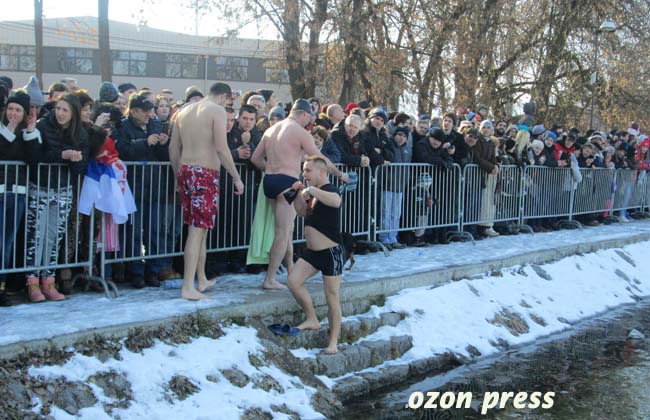 Aleksandar Zečević nosilac Bogojavljenskog krsta (FOTO) 15 krst8
