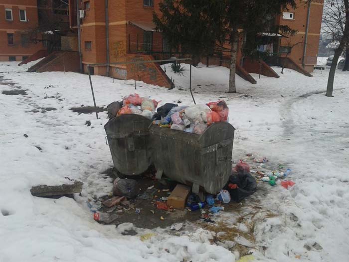 Smeće će bacati ispred opštine! 1 ljubic kej