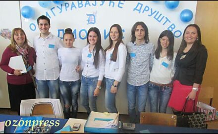 11-8-12-2015-Virtuelno-osiguravajuce-drustvo-ucenika-Ekonomske-skole-Cacak