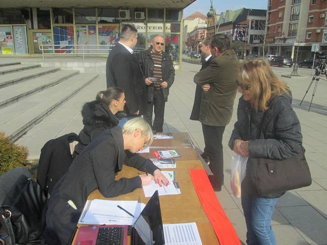 Čačani potpisivali peticiju Ne u NATO 1 snp_cacak