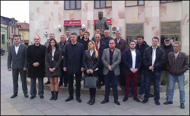 Jedino pobeda Dveri garantuje odlazak Ilića sa vlasti 1 Dveri-spomenik-1
