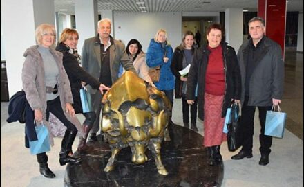 Zajednicki-foto-ispred-Ministarstva.-sumarstva-i----prehrane-poljoprivrede-Slovenije