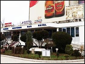 medium_1458144192--Hotel-Srbija-Tis-u-Zaječaru-u-kom-su-odseli-aktivisti-Srpske-napredne-stranke-(izvor-CINS)