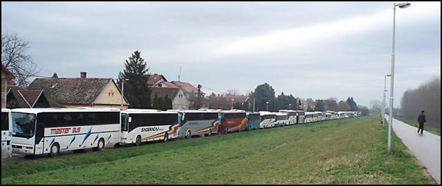 Na mitingu najmanje Mitrovčana 3 sns-miting-autobusi-4