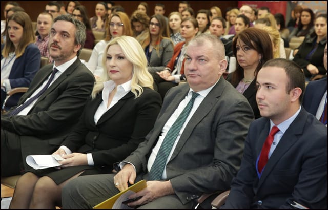 Ostanite u Srbiji 2 zorana-studenti-2