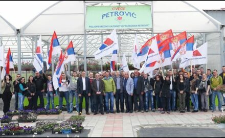SNS-Ispred-cvecare-Slobodana-Petrovica-iz-Stancica