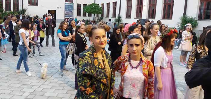 maskenbal u gimnaziji