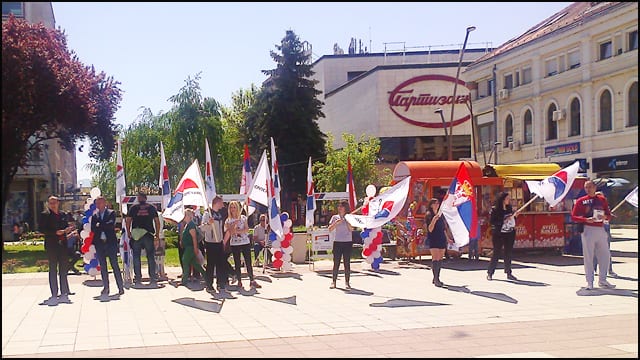 Sunčano predizborno podne na Gradskom trgu 3 trg-1