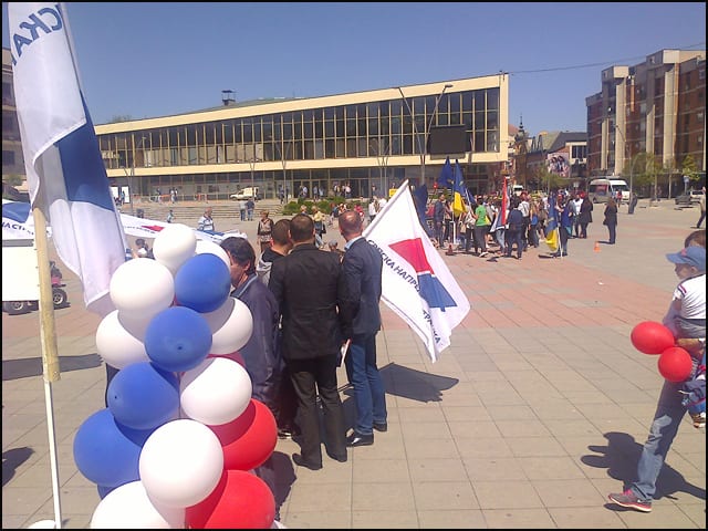 Sunčano predizborno podne na Gradskom trgu 5 trg-3