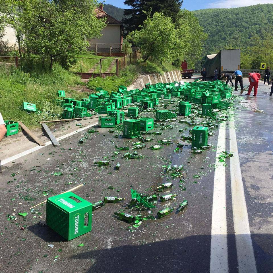 Stotinak gajbica piva završilo na putu 1 tuborg