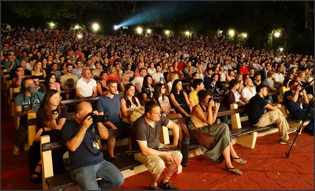 Festival-je-otvoren-pred-prepunom-Letnjom-pozornicom