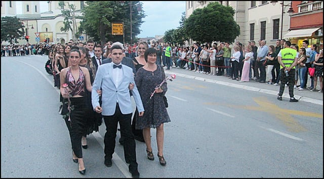 Maturantski defile gimnazijalaca (FOTO) 21 Gim-9