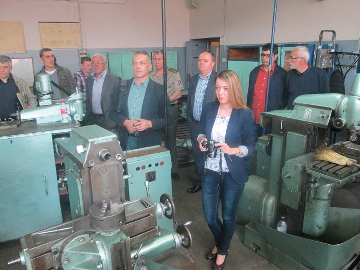 Kompanija 9. septembar poklonila CNC mašinu 3 Mašinsko saobraćajna škola