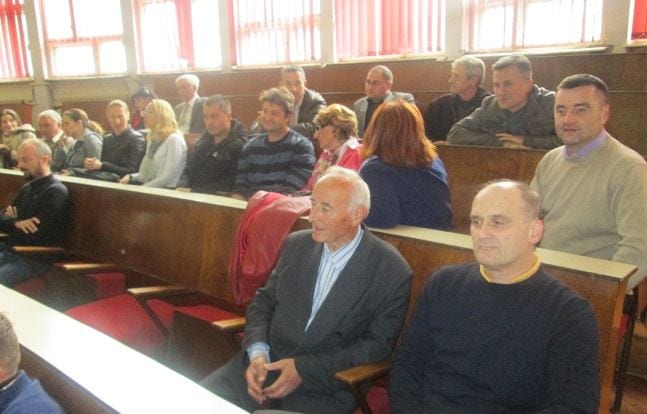 Dodeljena uverenja odbornicima, Skupština za 10 dana 6 uverenja, izbori