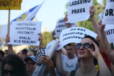 Sve više ljudi na ulicama Beograda 2 protest