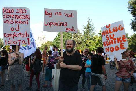 Sve više ljudi na ulicama Beograda 6 protest3