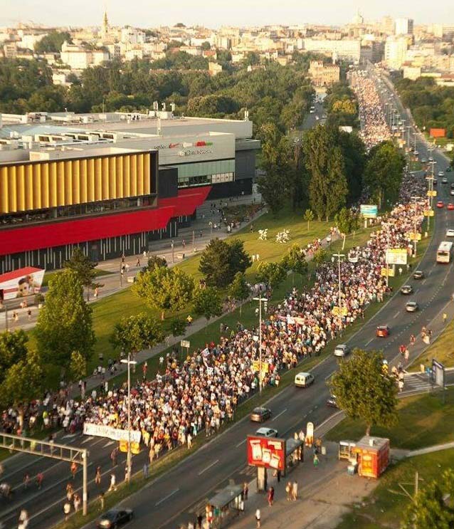 Sve više ljudi na ulicama Beograda 1 protest6