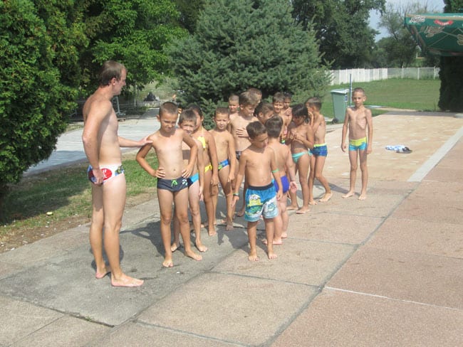 500 mališana naučilo da pliva 2 bazeni_plivanje