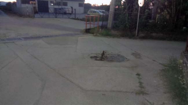 Rupa na sred puta 1 šahta