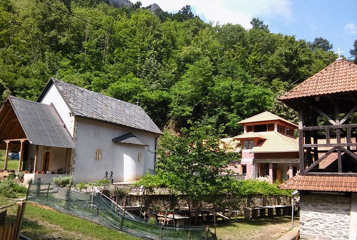Čudotvoran izvor nadomak Čačka 1 Stjenik
