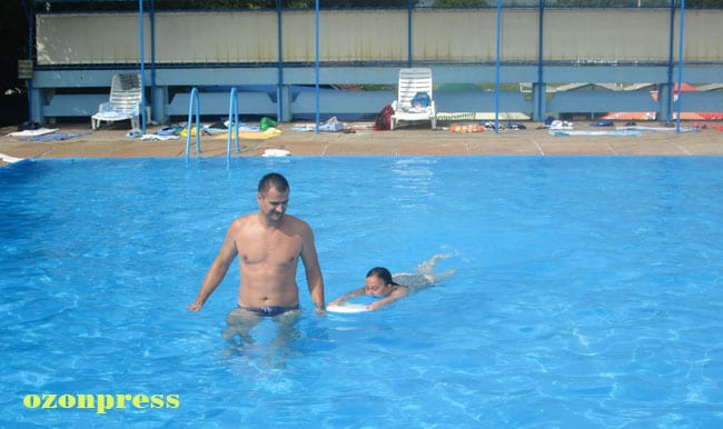 Zračak, SRC Mladost, bazeni