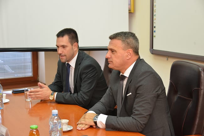 Površinske vode ugrožavaju aerodrom i sela 2 Sastanak o aerodromu