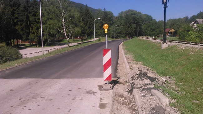 Završni radovi na asfaltiranju 3 Ulice u Kosjeriću