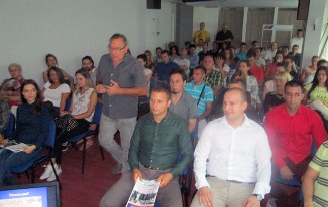 Edukacija u SNS: Nema više izdajnika 2 SNS, Edukativni centar