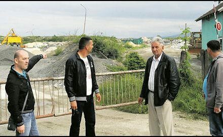 mestani-naselja-sveti-sava-ispred-gradske-deponije-foto-v
