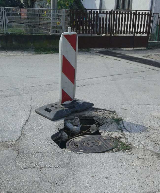 Gradac zaobilazi rupu u Lugovima 1 rupa1