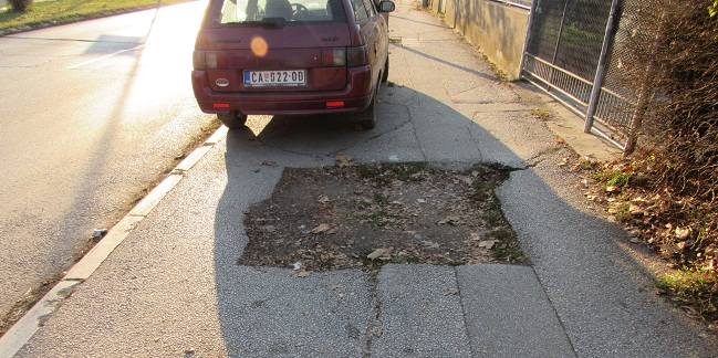 Bulevar zreo sa sređivanje, pešaci na ulici 2 Avebija II