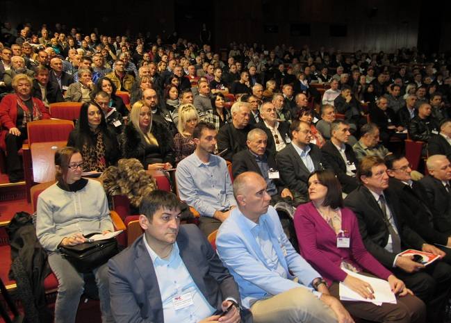 Ilić: U vladi nema inženjera, mesta zauzeli konobari, kuvari, limari 3 novasrbija