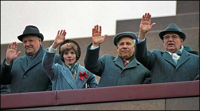 7.-новембар-1990,-Црвени-трг,-прослава-73.-годишњице-Октобарске-револуције--Владимир-МусаељанTAСС