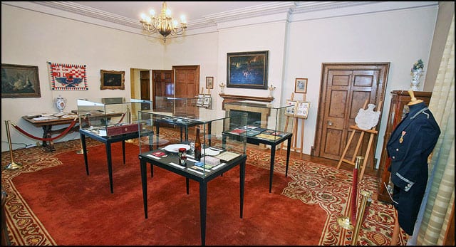 Izložba heraldike u Belom dvoru 4 heraldika-3
